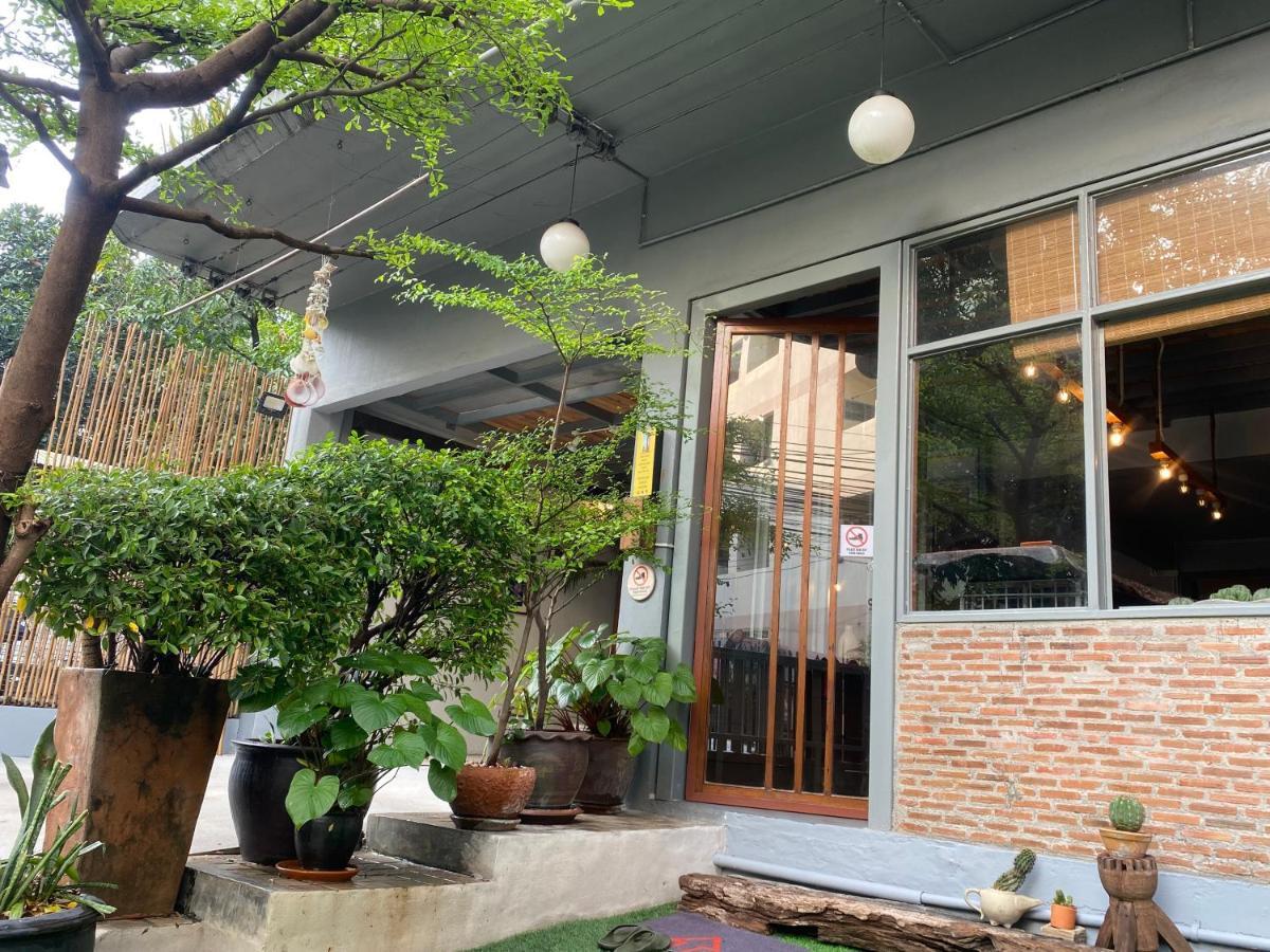 בנגקוק Nesuto Hostel Ramkamhaeng 52 מראה חיצוני תמונה