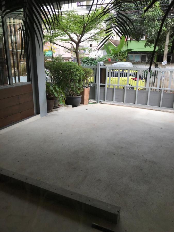 בנגקוק Nesuto Hostel Ramkamhaeng 52 מראה חיצוני תמונה