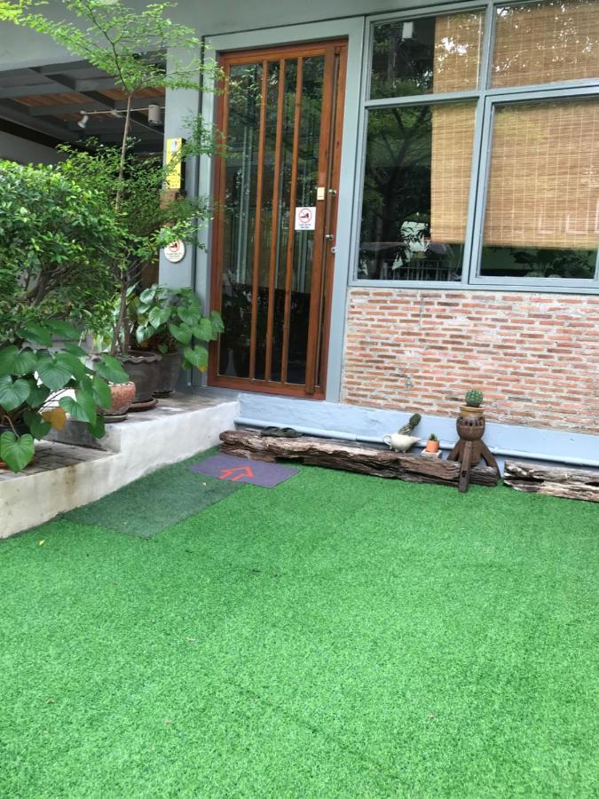 בנגקוק Nesuto Hostel Ramkamhaeng 52 מראה חיצוני תמונה